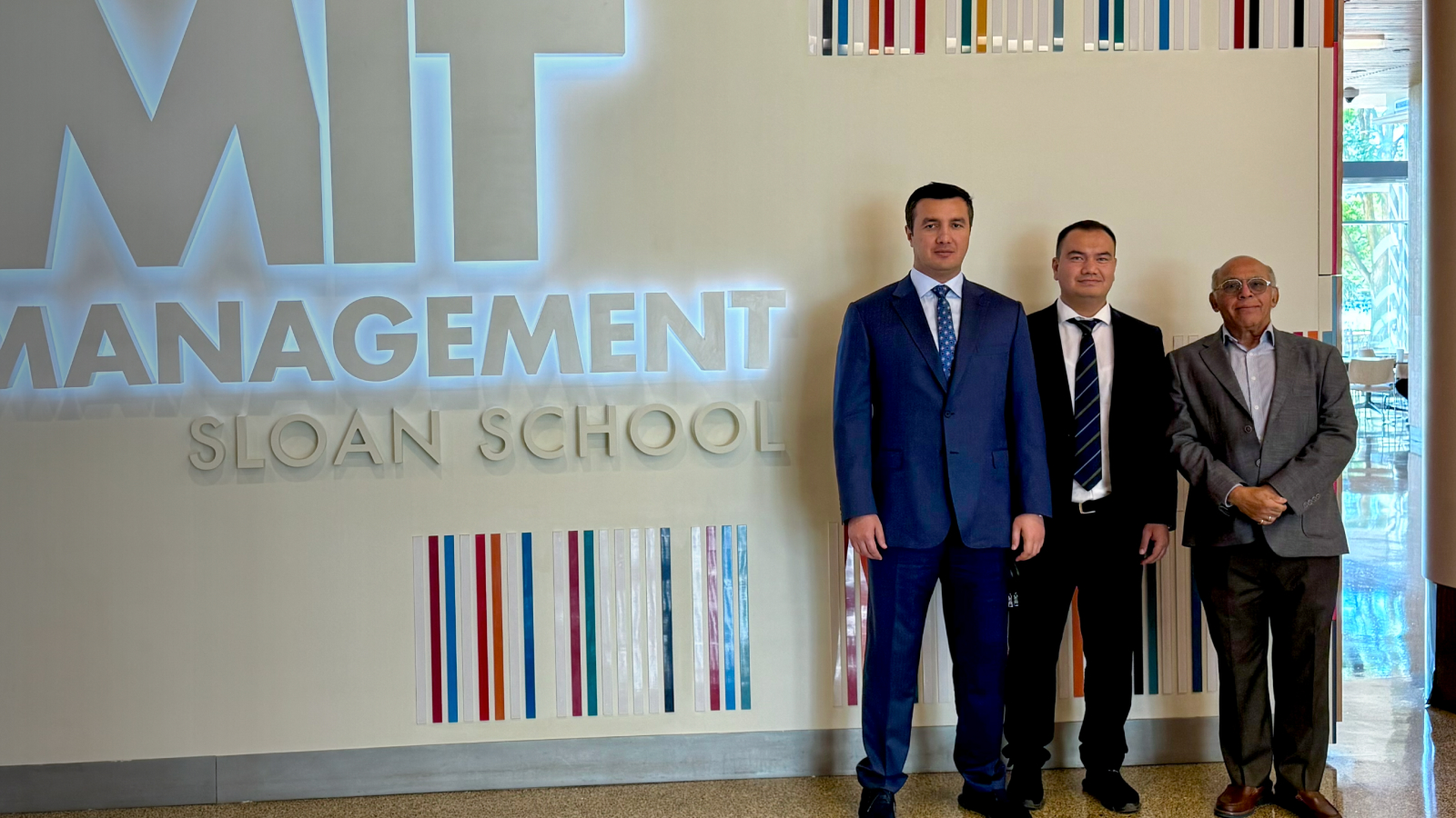 Universitetni rivojlantirishga xizmat qiluvchi xodimlar haqida.